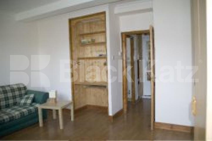 			Studio Apartment, 1 bath, 1 reception Flat			 Kilburn Lane, QUEENS PARK W10